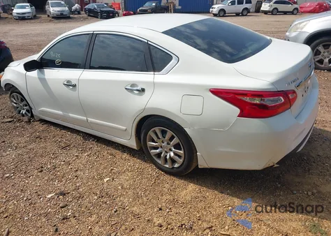 2017 Nissan Altima 2.5 S z USA, uszkodzony, nr VIN 1N4AL3AP8HC237957